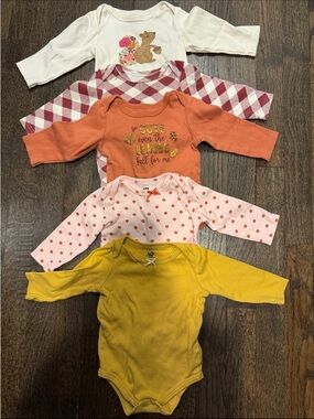 5 baby onesies size 6-9 months